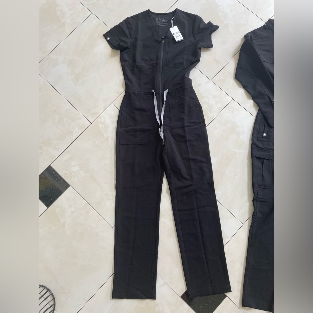BRAND NEW Figs Catarina Scrub Jumpsuit in XS - never worn. With tags